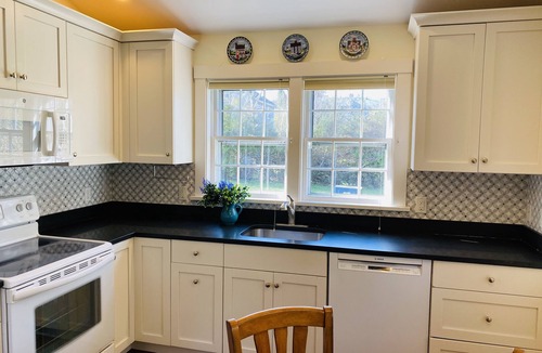 Nantucket Town Cottage | MAY BLOOMS FANTASTIC on ORANGE ST, WALK TO MAIN! PERFECT FOR FAMILY VACATION!