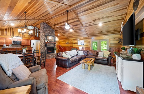 Dover Cabin | May DISCOUNT in affect! Don't Miss out.