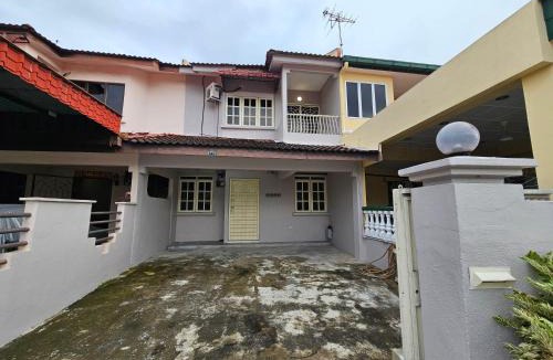 Taman Wah Keong House | May Flower Hostel