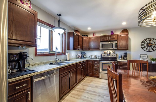 New Glarus House | MAY JUNE 2026-NEW BOOKING SPECIAL at The Belvedere just Steps to downtown.