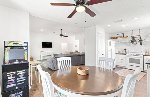 El Centro Beach House | MAY SPECIAL! Private Pool, Private Home 6min walk to the Beach!