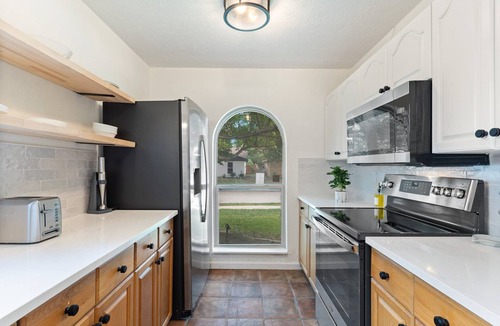 The Colony House | May Specials - Private Pool, Family Friendly!