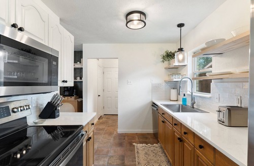 The Colony House | May Specials - Private Pool, Family Friendly!