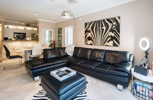 Downtown West Palm Beach Condo | May specials! walking distance to EVERYTHING in downtown West Palm Beach.