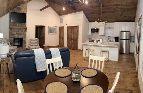 Mentone House | May Value +Hot Tub +Indoor & Outdoor FirePlace+Private