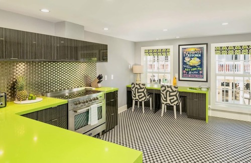 Downtown Condo | *MAYA’S SECRET TREASURE @ DUVAL* Pool & Balcony over Duval + LAST KEY SERVICES