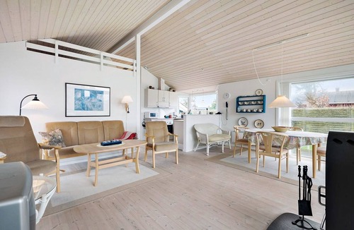 Jørgensø House | "Maybritt" - 100m from the sea by Interhome