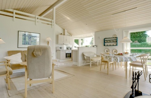 Jørgensø House | "Maybritt" - 100m from the sea by Interhome