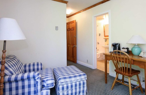Sutton Cottage | Mayfair Cottage for large groups at Jackson Point (Mayfair)