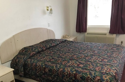 Sicklerville Hotel | Mayfair Motel