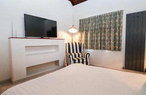 Crudwell House | Mayfield Cottage