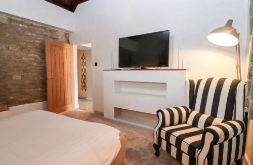 Crudwell House | Mayfield Cottage