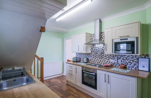 Ruswarp Cottage | MAYFIELD MANOR, pet friendly, character holiday cottage in Whitby