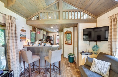 Mayfield House | Mayfield Tiny Home w/Porch, Walk to Beaches!