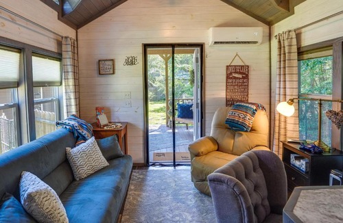 Mayfield House | Mayfield Tiny Home w/Porch, Walk to Beaches!