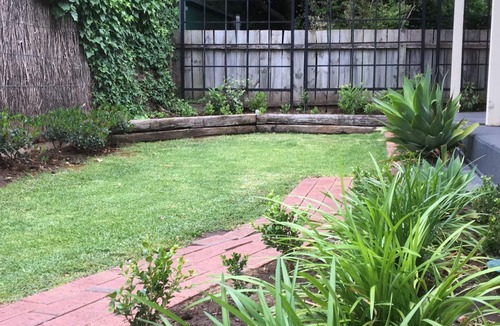 Maylands House | Maylands Cottage-Charming Bluestone House