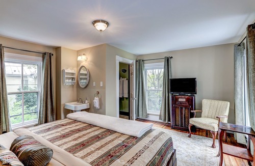 Luray Bed & Breakfast | Mayneview B&B
