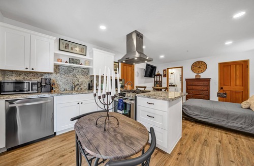 Los Gatos Cabin | Mays Luxury Farm Stays