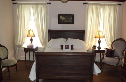 Buckingham House | Maysville Manor Bed & Breakfast