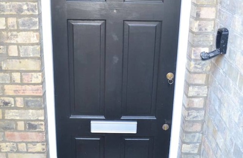 Salisbury Condo | Maytree 2 Bed Apartment – Stayseekers