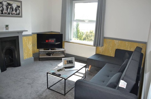 Salisbury Condo | Maytree 2 Bed Apartment – Stayseekers