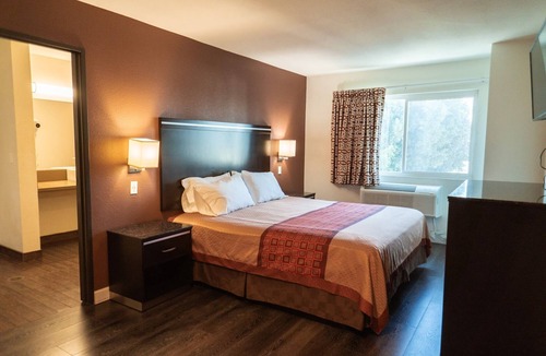 Maywood Hotel | Maywood Inn