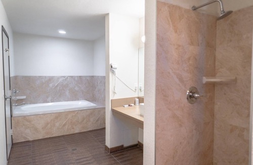 Maywood Hotel | Maywood Inn