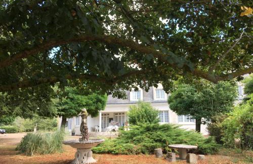 Reignac-sur-Indre Hotel | Mazmoura