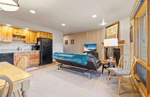 Century West House | MBV 160 | Mt Bachelor Village Resort, pool hot tub