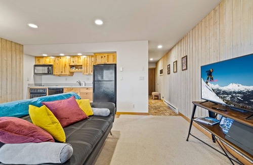 Century West House | MBV 160 | Mt Bachelor Village Resort, pool hot tub