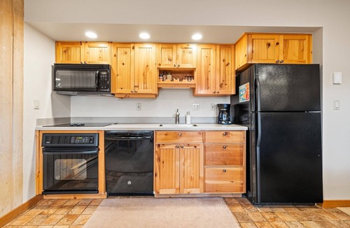 Century West House | MBV 160 | Mt Bachelor Village Resort, pool hot tub