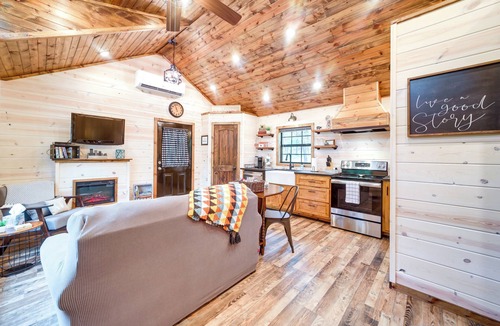 Blocker Cabin | McAlester Vacation Rental w/Private Hot Tub