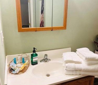 West Haven House | McAngel Haven: 5 mins from Yale