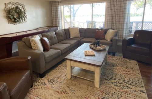 Havana House | McCarthy Lake House- arcade games, beach & views.