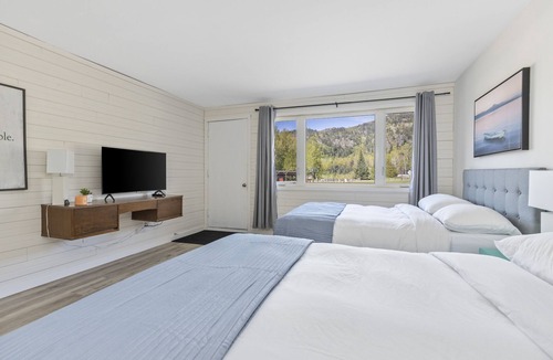 Batchawana Bay Hotel | McCauley's Havilland Bay