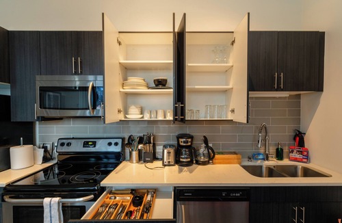 Near South Side Apartment | McCormick Place Designer Studio with optional parking for up to 4 guests