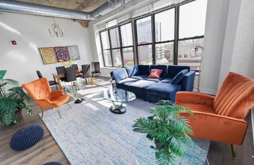 Near South Side Apartment | McCormick Place Luxurious and Spacious 3BR in Downtown Chicago with Optional Parking Sleeps 10 guests