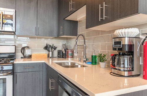 Near South Side Hotel | McCormick South Loop 2BR Suite Near Soldier Field & Museum Campus