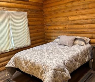 Gardiner House | McDonald Cabin #4 next to YNP