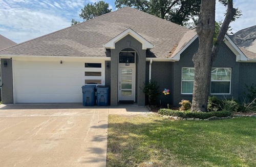 Gun Barrel City House | McDonald Manor at Cedar Creek Lake| Modern Lakefront Getaway