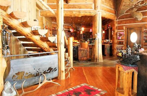 Gardiner House | McDonald's Ranch Lodge