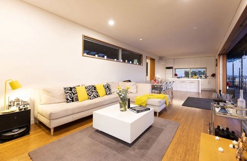 East Melbourne Apartment | MCG Royal Crown Penthouse