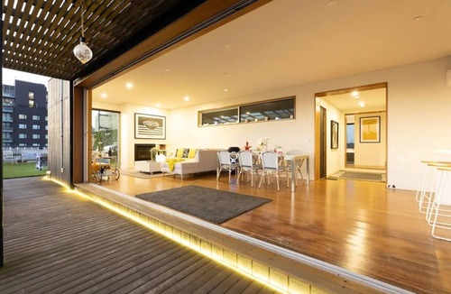 East Melbourne Apartment | MCG Royal Crown Penthouse