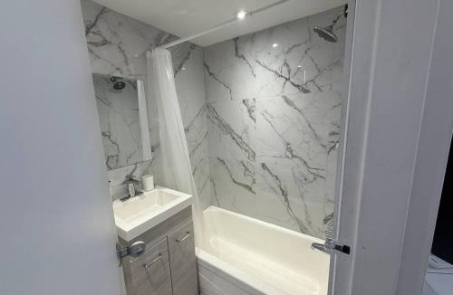 Milton Park Apartment | McGill Les Petits Studios, Downtown & Nightlife