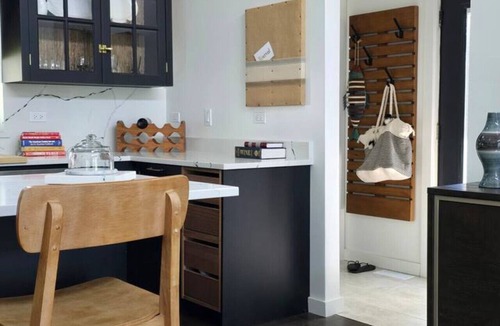 McHenry House | McHenry Riverside Retreat – Comfort & Relaxation