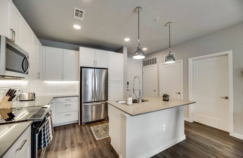 McKinney Apartment | MCK203 – 28min to Toyota Base Camp - Sleeps 4 - Public Transit