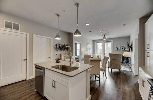 McKinney Apartment | MCK203 – 28min to Toyota Base Camp - Sleeps 4 - Public Transit