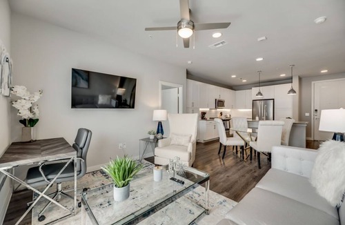McKinney Apartment | MCK203 – 28min to Toyota Base Camp - Sleeps 4 - Public Transit