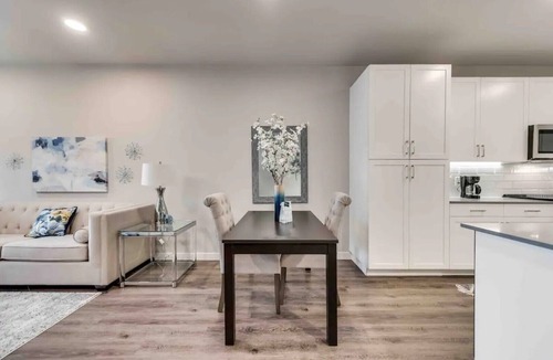 McKinney Apartment | MCK228 – 28min to Toyota Base Camp - Sleeps 2 - Public Transit