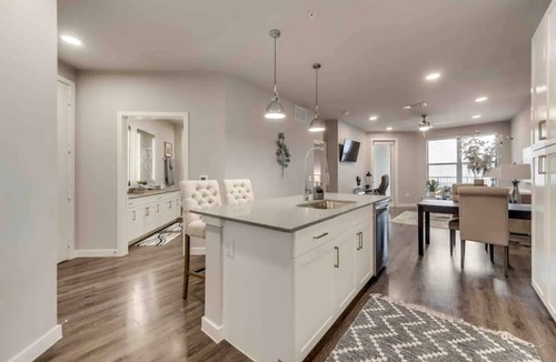 McKinney Apartment | MCK228 – 28min to Toyota Base Camp - Sleeps 2 - Public Transit